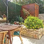 International Surf School & Camp Πανσιόν