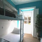 International Surf School & Camp Πανσιόν
