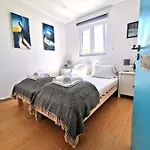 Πανσιόν International Surf School & Camp