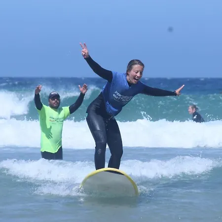 Penzion International Surf School & Camp