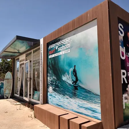 Guest house International Surf School & Camp *