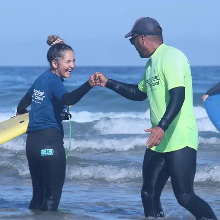 International Surf School & Camp ساغريش