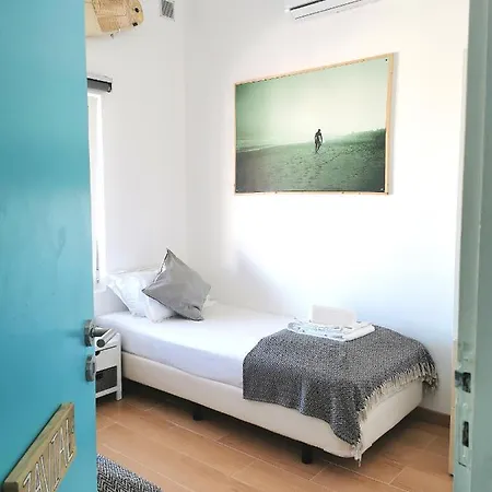 International Surf School & Camp Guest house *