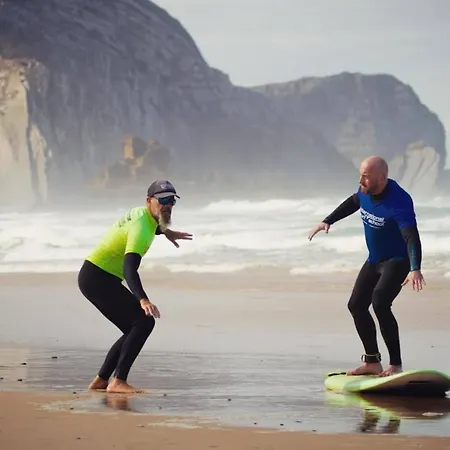 Πανσιόν International Surf School & Camp