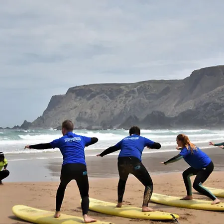 International Surf School & Camp Pensión